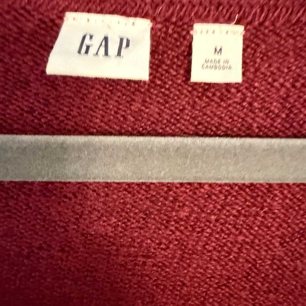 Gap Oversized V-Neck Sweater - Picture 2 of 3